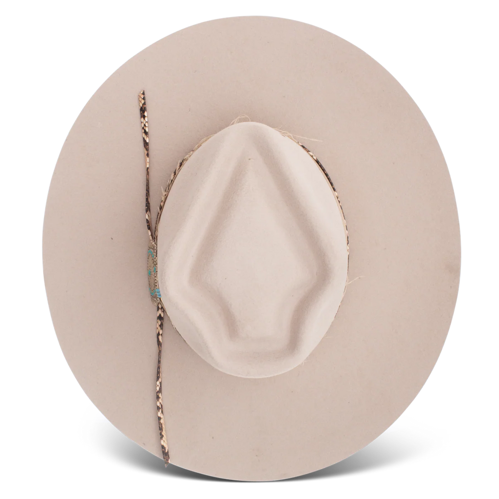 Charlie One Horse Spearpoint